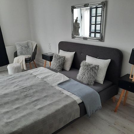 Downtown'S Pearl Appartement Pécs Buitenkant foto