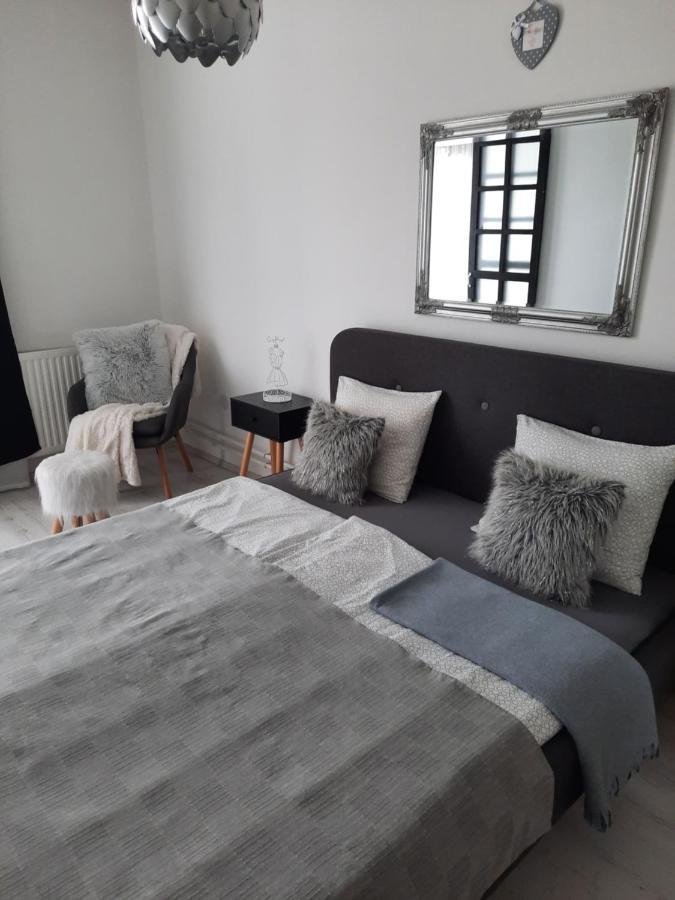 Downtown'S Pearl Appartement Pécs Buitenkant foto