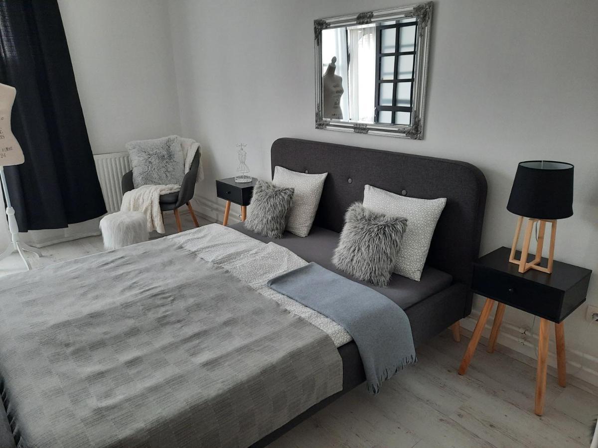 Downtown'S Pearl Appartement Pécs Buitenkant foto
