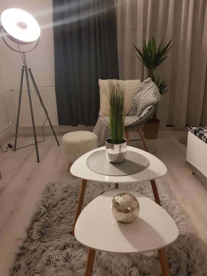 Downtown'S Pearl Appartement Pécs Buitenkant foto